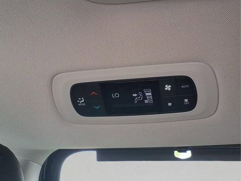Used 2020 Chrysler Pacifica Touring-L Plus FWD image 21
