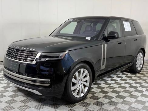 Used 2023 Land Rover Range Rover SE image 2