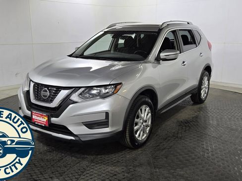 Used 2019 Nissan Rogue SV image 3