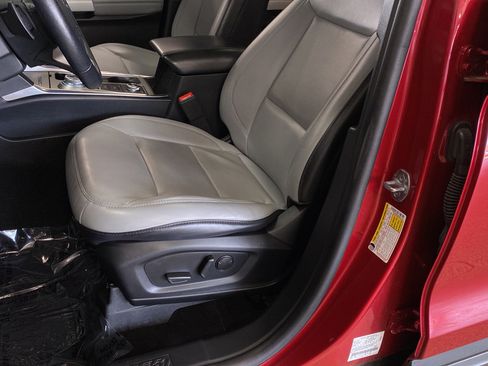 Used 2021 Ford Explorer XLT w/ Equipment Group 202A AWD/4WD image 9