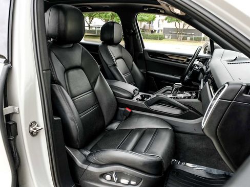 Used 2021 Porsche Cayenne AWD/4WD image 34