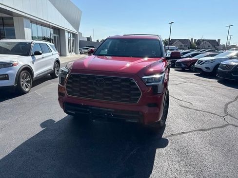 Used 2025 Toyota Sequoia Platinum AWD/4WD image 5