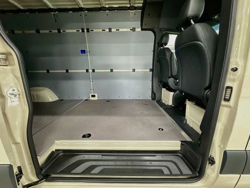 Used 2025 Mercedes-Benz Sprinter 2500 image 25