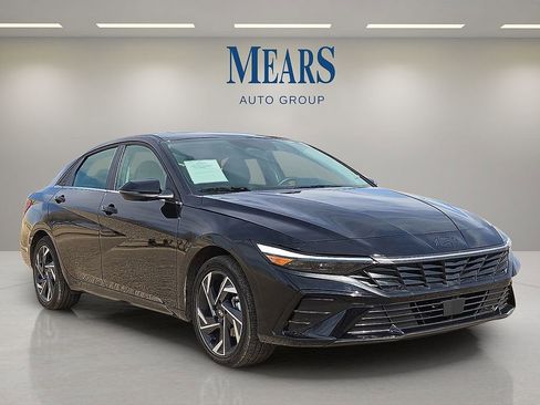 Used 2025 Hyundai Elantra Limited image 7