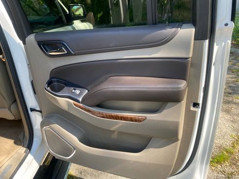 Used 2020 Chevrolet Suburban Premier AWD/4WD image 28