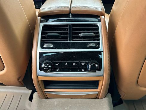 Used 2019 BMW 750i xDrive w/ Executive Package image 18