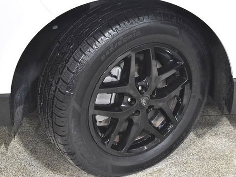 Used 2024 Ford Edge SEL image 11