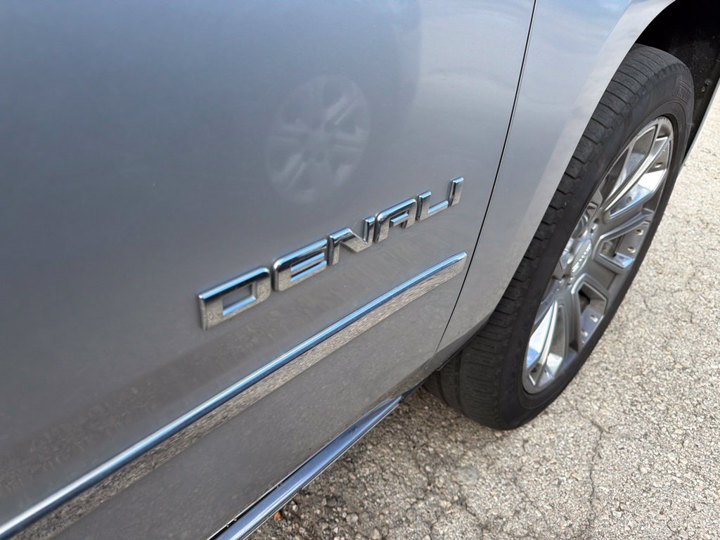 Used 2015 GMC Yukon Denali w/ Premium Package AWD/4WD image 6