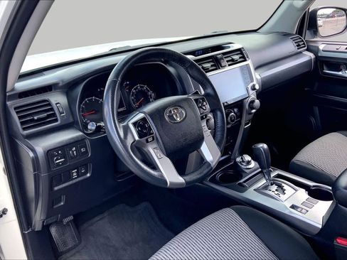 Used 2022 Toyota 4Runner SR5 AWD/4WD image 17
