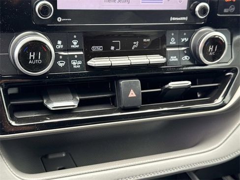 Used 2022 Toyota Highlander L image 15