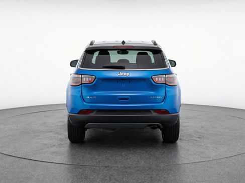 Used 2025 Jeep Compass Limited image 7