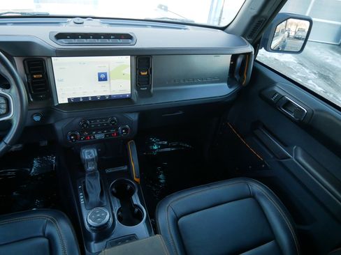 Used 2024 Ford Bronco Badlands image 11