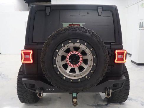 Used 2019 Jeep Wrangler Unlimited Sahara w/ Quick Order Package 24M Moab AWD/4WD image 7