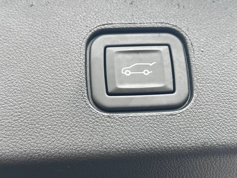 Certified 2024 Cadillac Lyriq Luxury AWD/4WD image 36