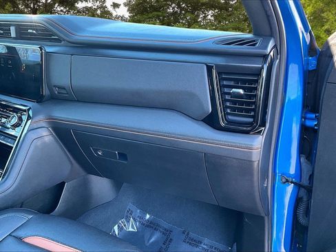 Used 2022 GMC Sierra 1500 AT4 image 29