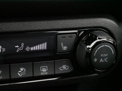 Used 2021 Nissan Kicks SR w/ SR Premium Package image 29