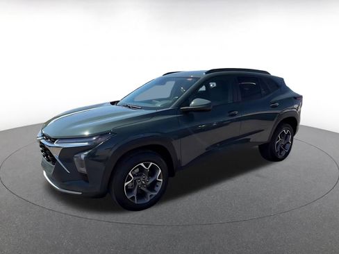 Used 2025 Chevrolet Trax LT image 8