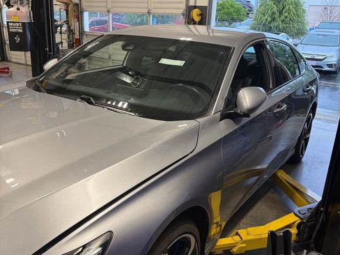 Used 2018 Honda Accord Sport image 2