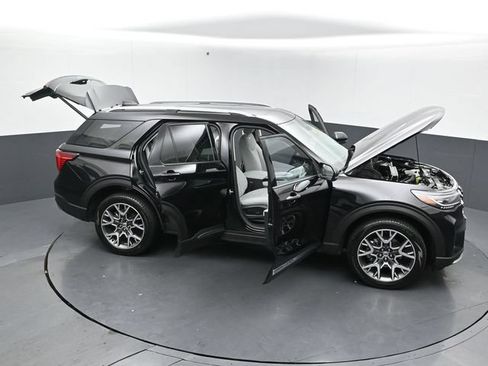 Used 2025 Ford Explorer Platinum w/ Ultimate Package AWD/4WD image 58