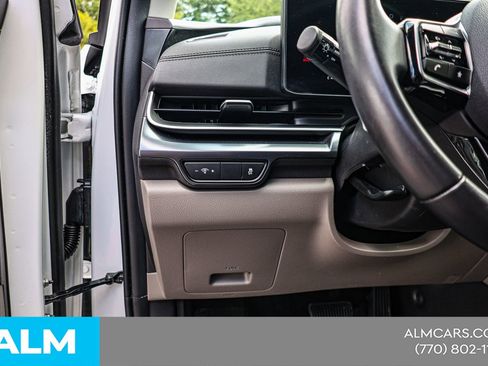 Used 2025 Kia Carnival FWD image 22