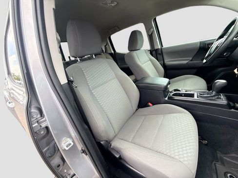 Used 2021 Toyota Tacoma SR AWD/4WD image 32