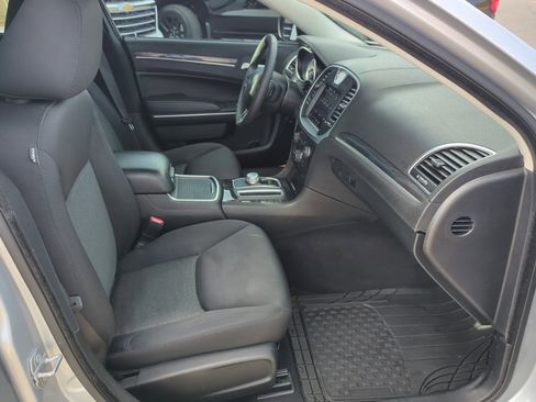 Used 2022 Chrysler 300 Touring w/ Sport Appearance Package image 29