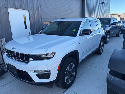 Used 2022 Jeep Grand Cherokee Limited w/ Luxury Tech Group II image 1