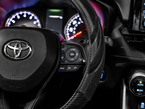 Used 2020 Toyota RAV4 XLE w/ Convenience Package FWD image 21