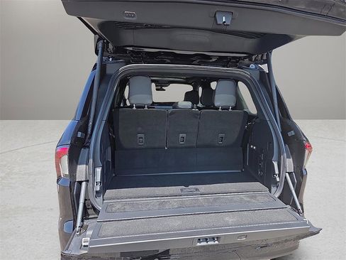 New 2025 Lincoln Navigator Reserve w/ Jet Appearance Package image 8