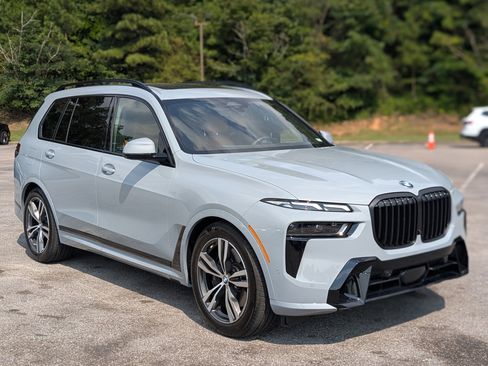 Used 2027 BMW X7 xDrive40i w/ M Sport Package AWD/4WD image 11