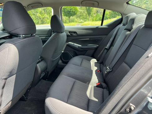 Used 2024 Nissan Altima 2.5 SV FWD image 4
