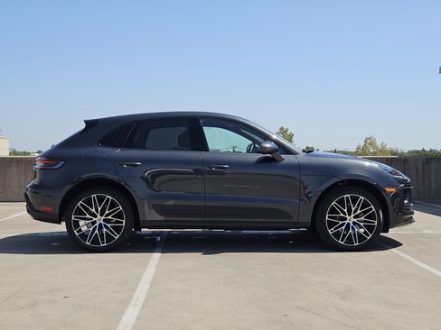 Certified 2026 Porsche Macan AWD/4WD image 9