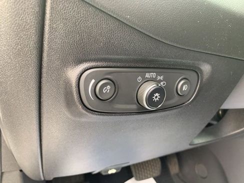 Used 2018 Chevrolet Equinox Premier image 20