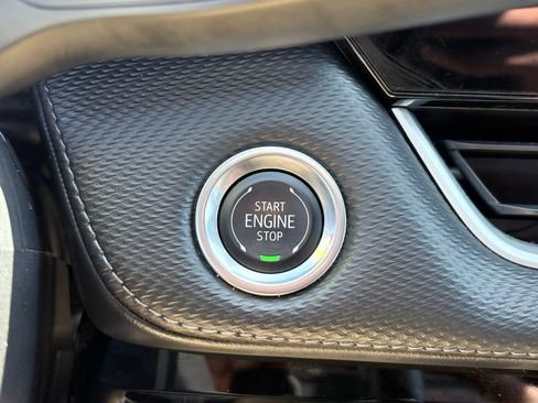 Used 2025 Chevrolet Equinox LT FWD image 18
