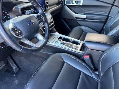 Certified 2022 Ford Explorer XLT w/ Equipment Group 202A image 11