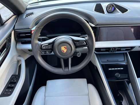 Used 2025 Porsche Macan 4S Electric image 15