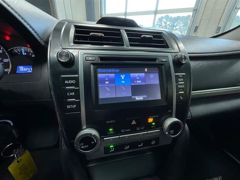 Used 2014 Toyota Camry SE w/ Fleet Convenience Package FWD image 17