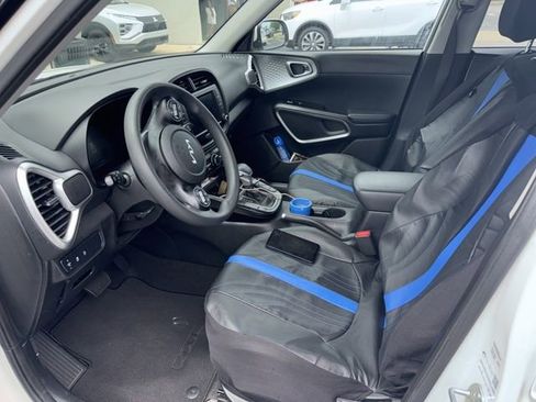 Used 2023 Kia Soul LX w/ LX Technology Package FWD image 10