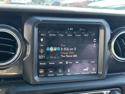 Used 2021 Jeep Wrangler Unlimited Sahara AWD/4WD image 24