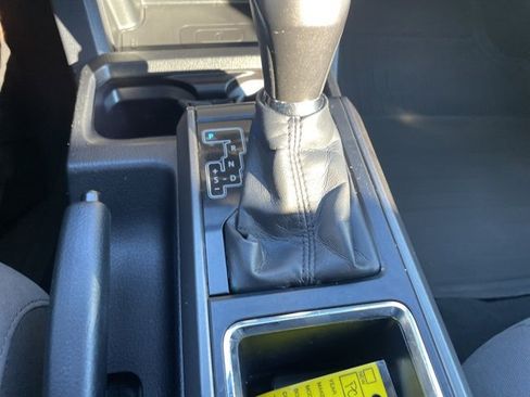 Used 2017 Toyota Tacoma TRD Sport image 32