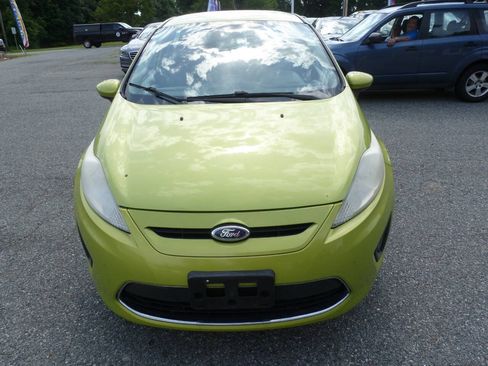 Used 2012 Ford Fiesta SE FWD image 2