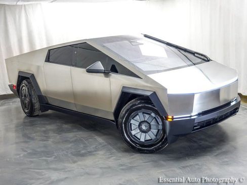 Used 2026 Tesla Cybertruck AWD Crew Cab image 5