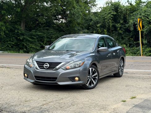 Used 2016 Nissan Altima 2.5 SR FWD image 1