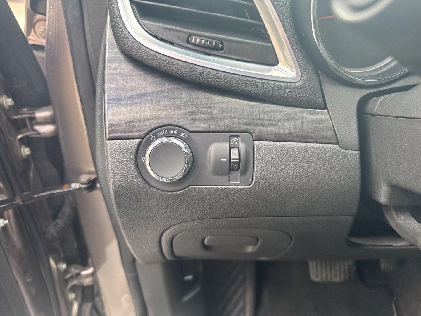 Used 2014 Buick Encore FWD image 20