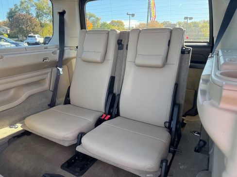 Used 2016 Land Rover LR4 HSE Silver Edition image 6