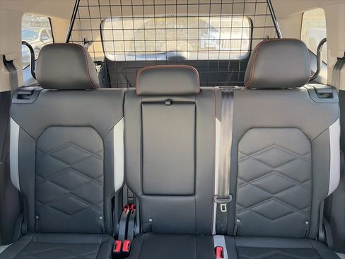 Used 2025 Volkswagen Atlas Peak Edition SE image 20