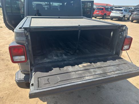 Used 2022 Jeep Gladiator Mojave w/ Cold Weather Group AWD/4WD image 18