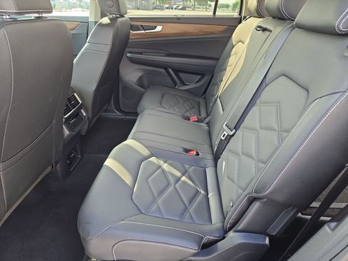 Used 2025 Volkswagen Atlas SE FWD image 27