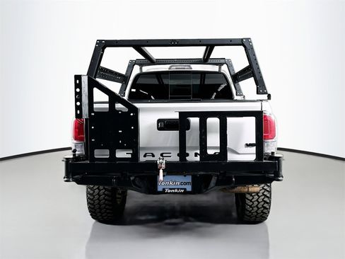 Used 2022 Toyota Tacoma TRD Off-Road image 6