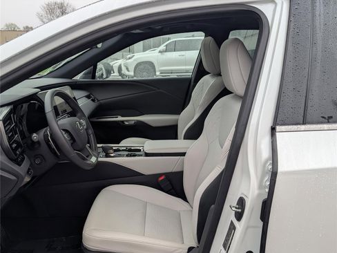 Used 2024 Lexus RX 350 Premium w/ Accessory Package (Z1) image 16